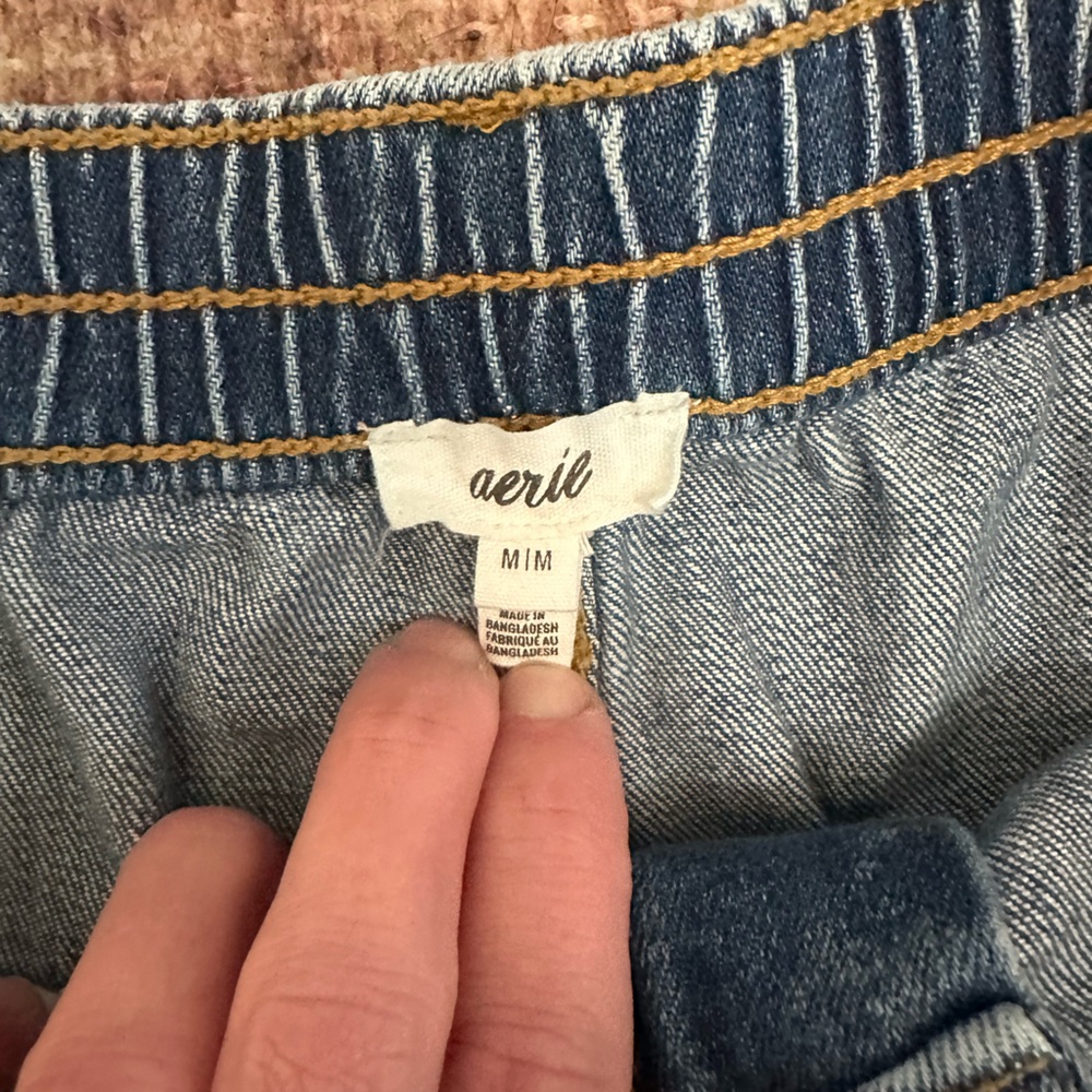 LIKE NEW Aerie Daydream Denim Short - Picture 3 of 6